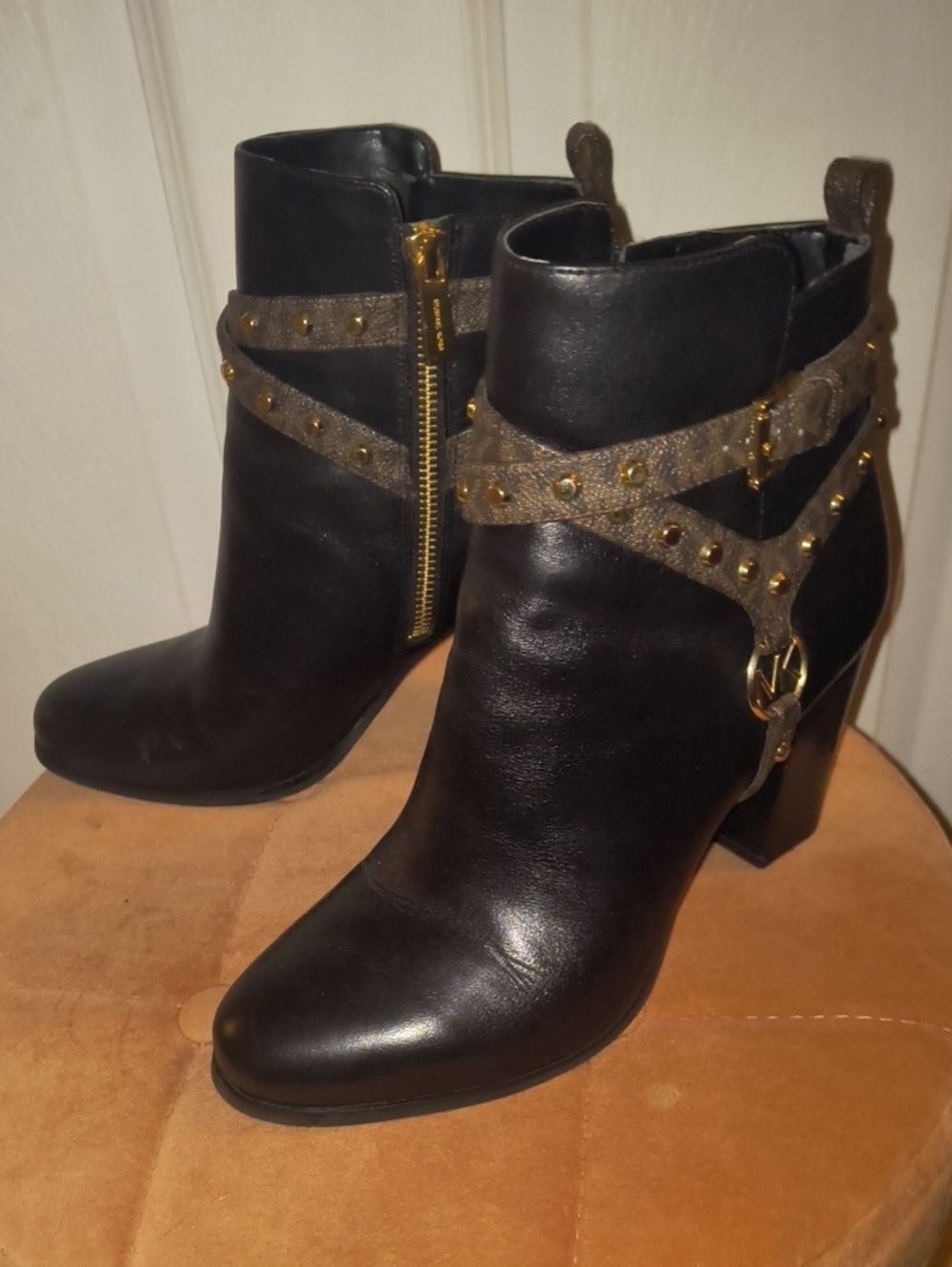 Michael Kors Preston Studded Leather Ankle Boots Size 8 - Picture 3 of 8